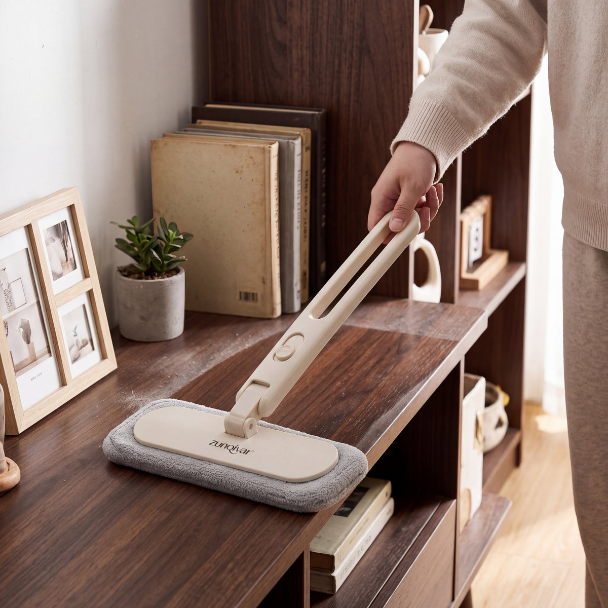 𝒛𝒖𝒏𝒒𝒊𝒗𝒂𝒓™ Dust Swipe Foldable Microfiber Duster — view 3